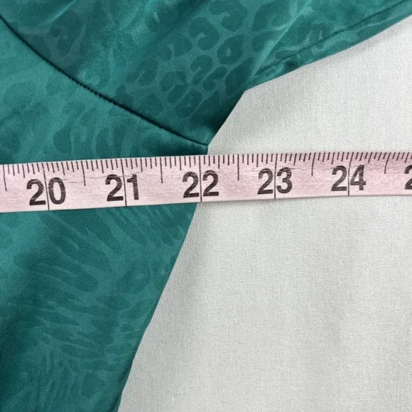 Rachel Zoe Blouse Womens XL Crop Top Green Long Sleeve Animal Print Holiday - Picture 11 of 14